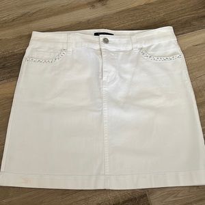WHITE HOUSE BLACK MARKET SIZE 4 denim skirt